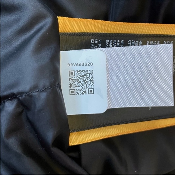 The North Face Women’s Snow Down Waterproof Parka In Black - Picture 10 of 11